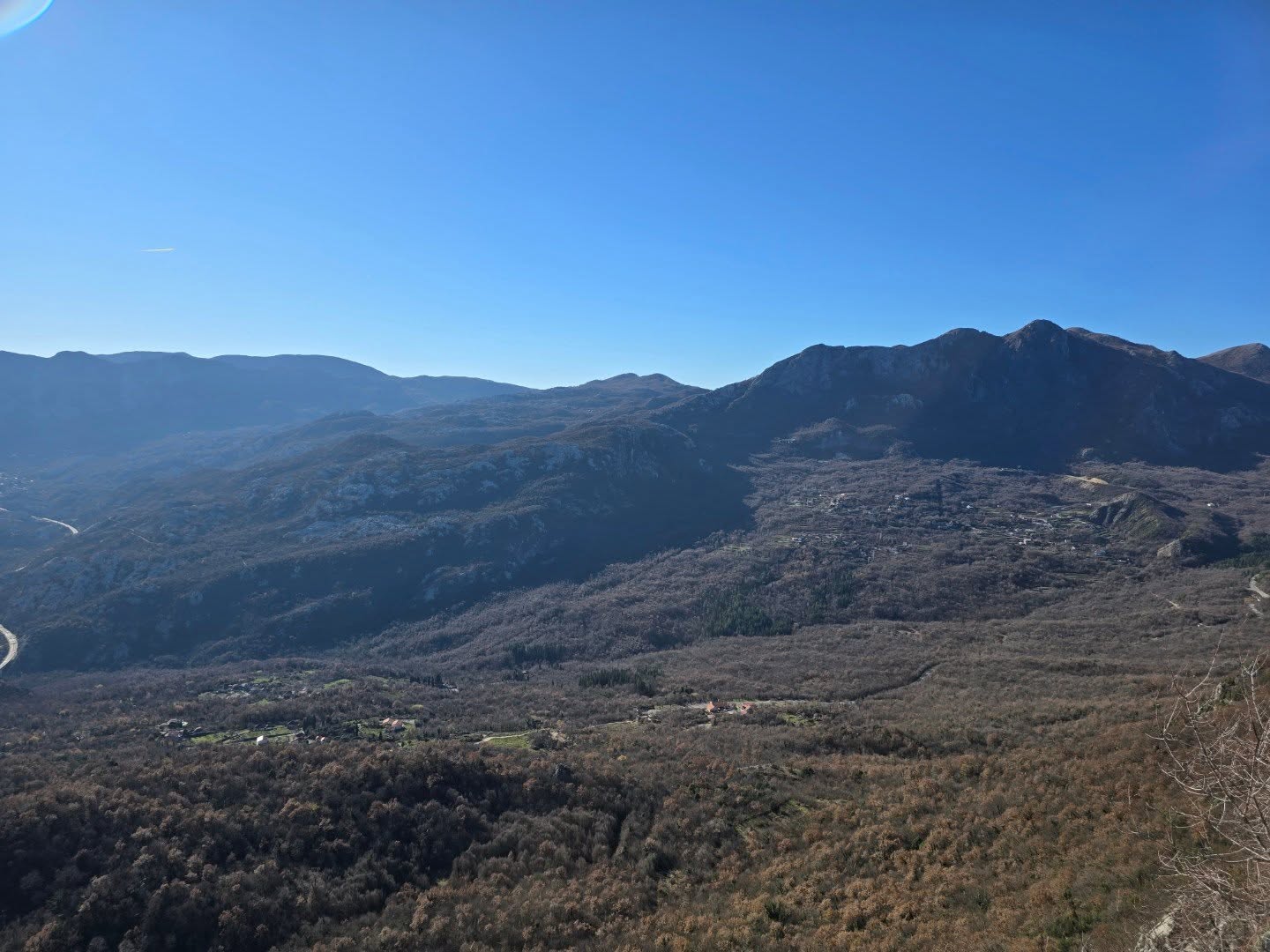 Crmnička Bjelasica – panoramski pogled na Crmnicu i Skadarsko jezero – slika 5