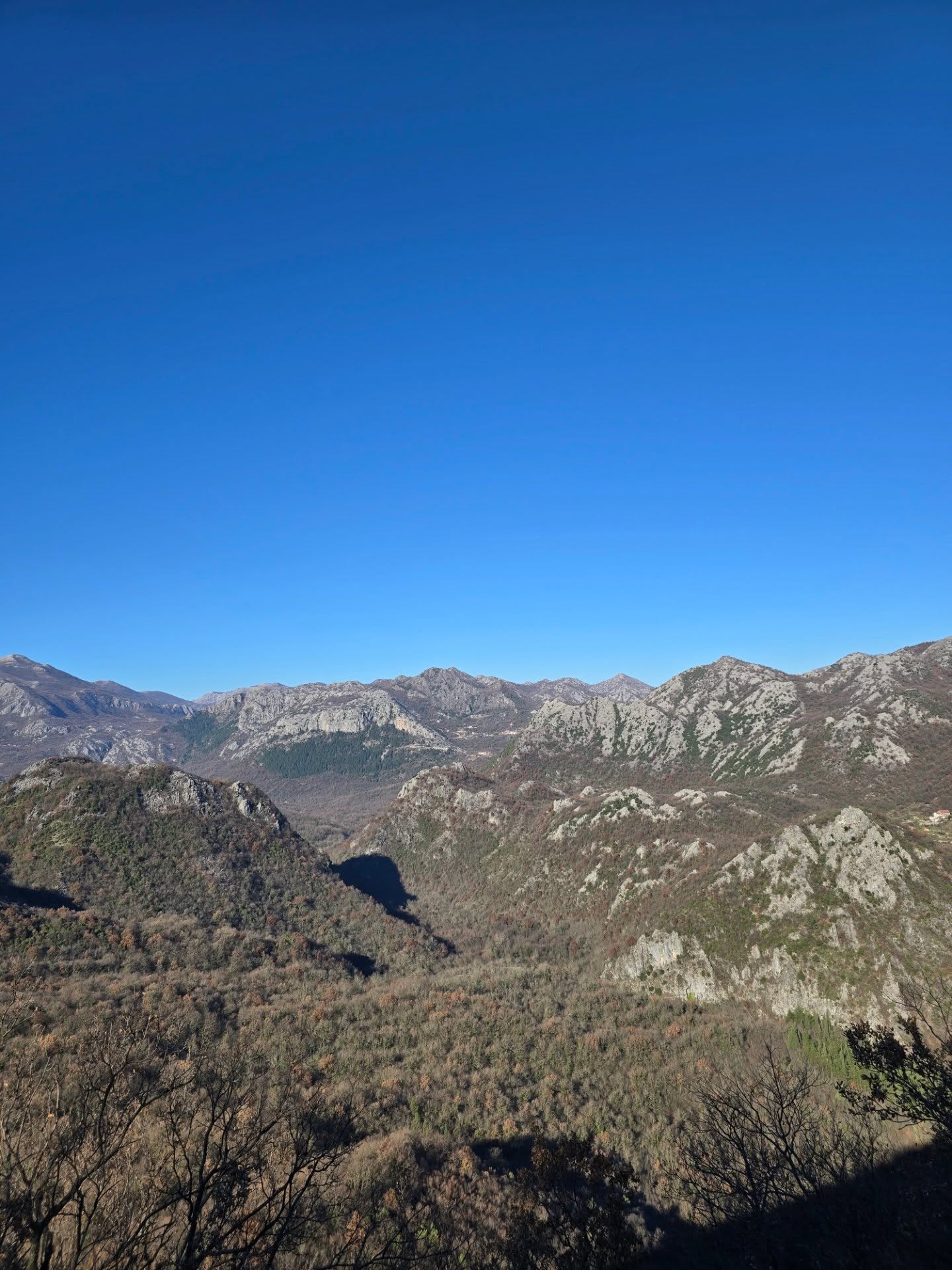 Crmnička Bjelasica – panoramski pogled na Crmnicu i Skadarsko jezero – slika 7